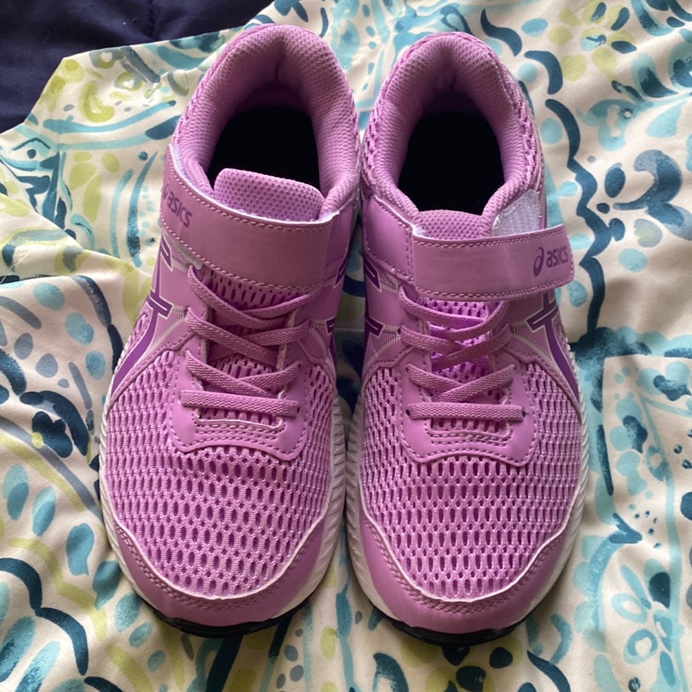 ASICS youth tennis shoes